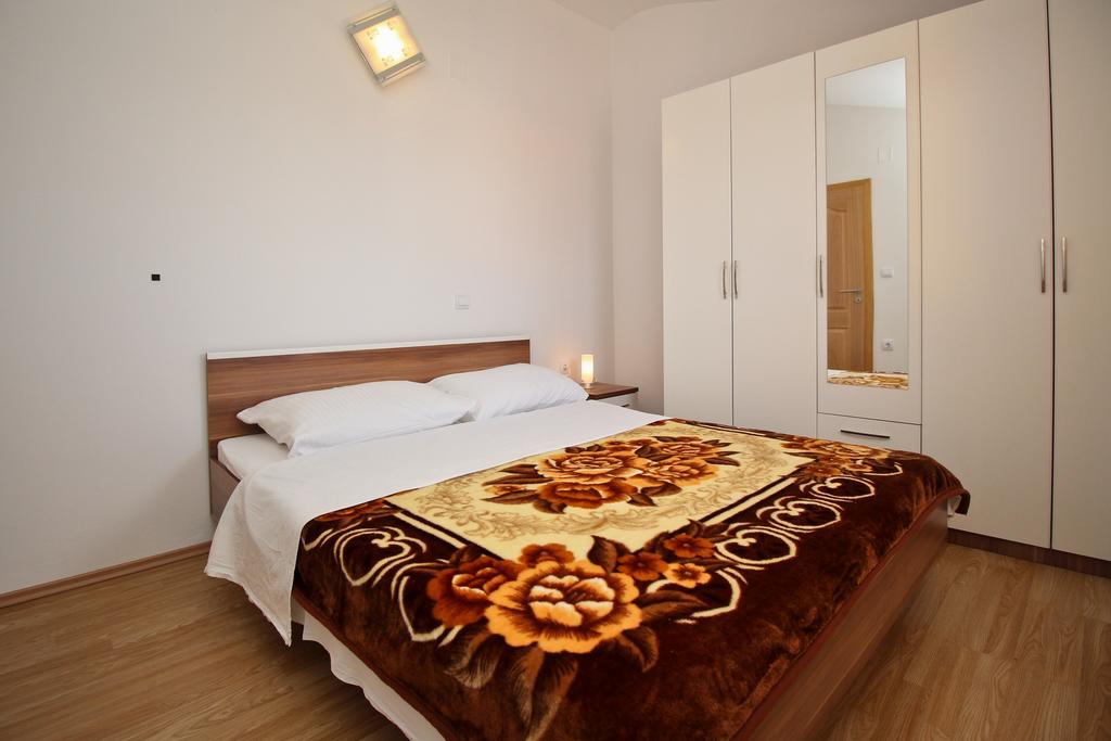 Apartments Koritnik Пунат Экстерьер фото